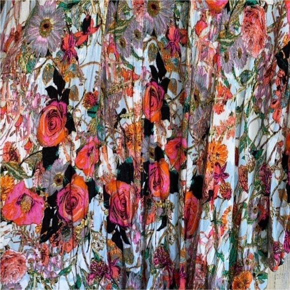 Jodifl Floral Open Neck Tunic - Picture 3 of 6